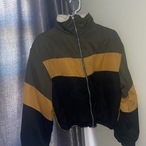 Warm and cozy cropped bomber jacket